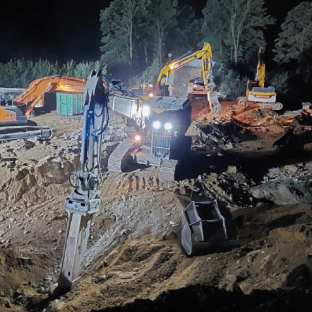 Brückenabbruch mit Werkzeug von Bentrup