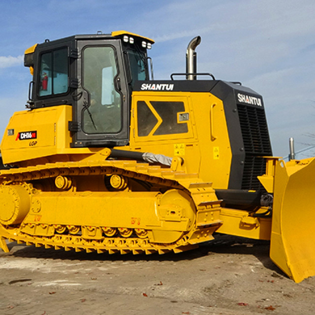 Neue Planierraupe im Mietpark (Video)